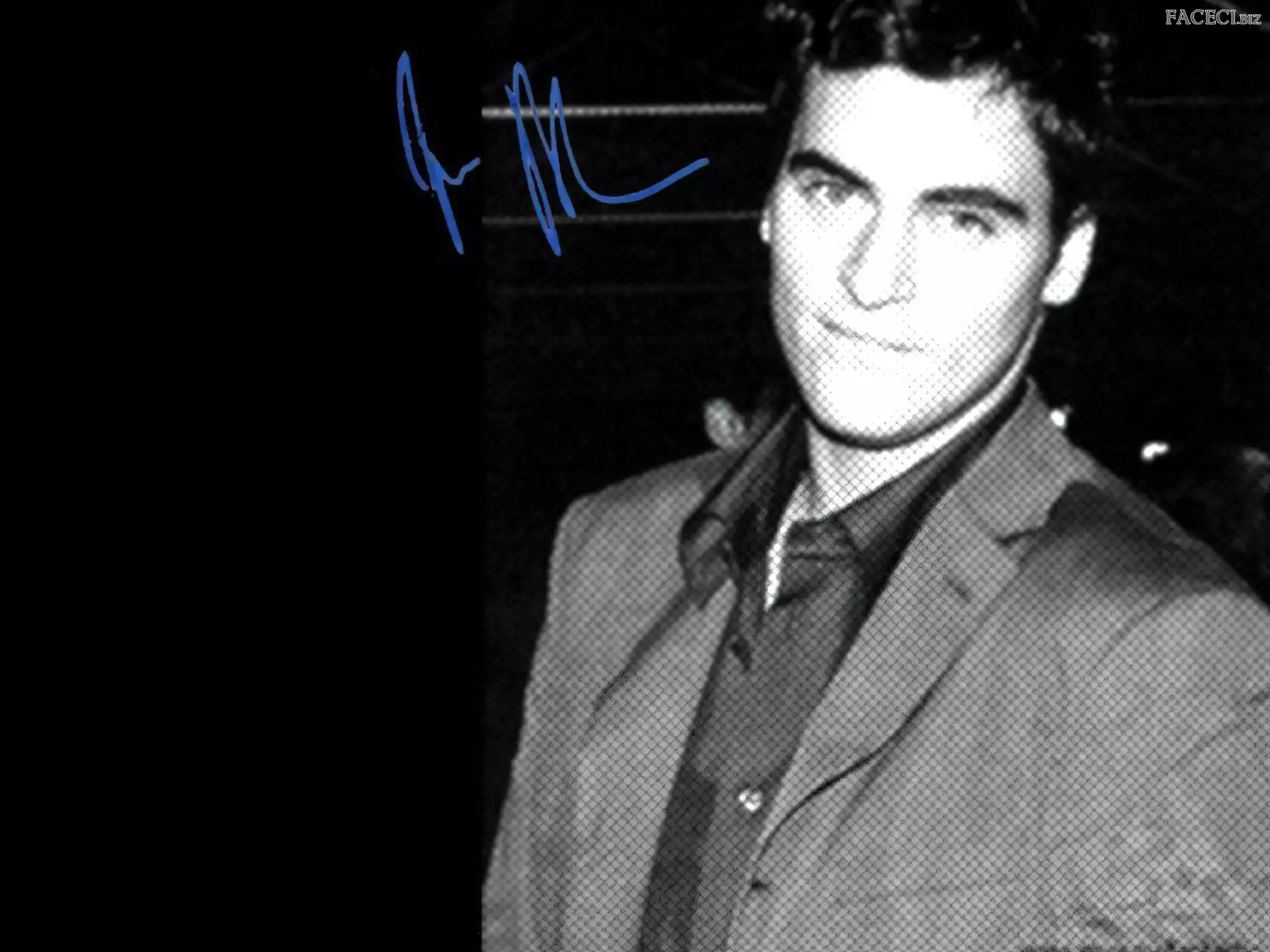 Joaquin Phoenix, szary strój